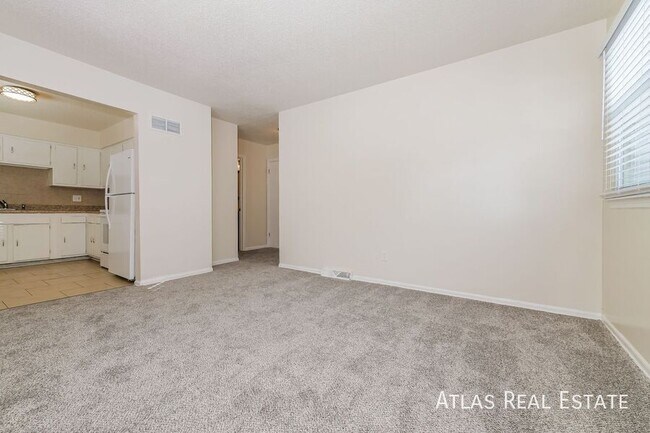 Building Photo - 906 SE 3rd Terrace