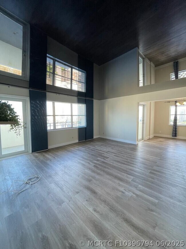 Building Photo - 401 Golden Isles Dr