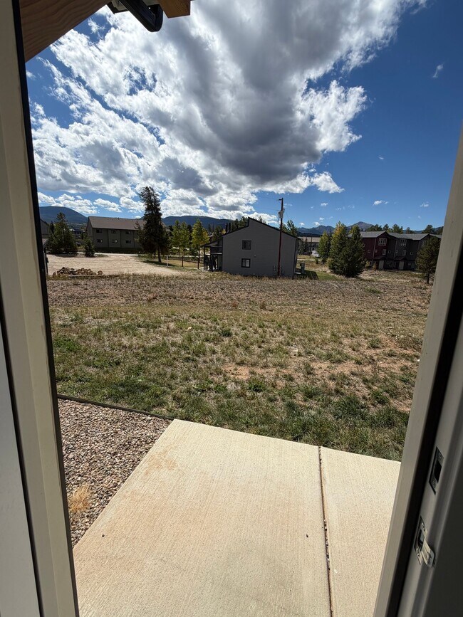 Building Photo - 281 W Meadow Mile