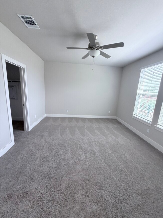 Building Photo - 219 Pinnacle Ln