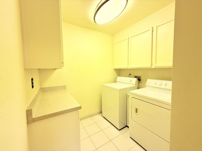 Building Photo - Charming and Move-in Ready, 3BD/2.5BA, Two-Story Townhome in Canyon Green at Canyon Lakes in San ...