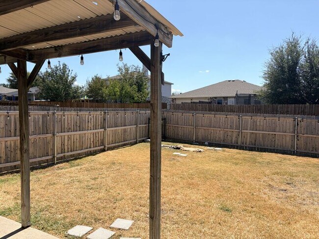 Building Photo - 1525 Melrose Ln