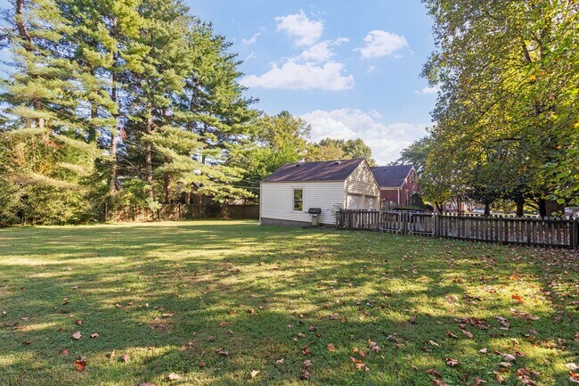 Building Photo - Cozy 3BD/2BA in the heart of Green Hills/L...