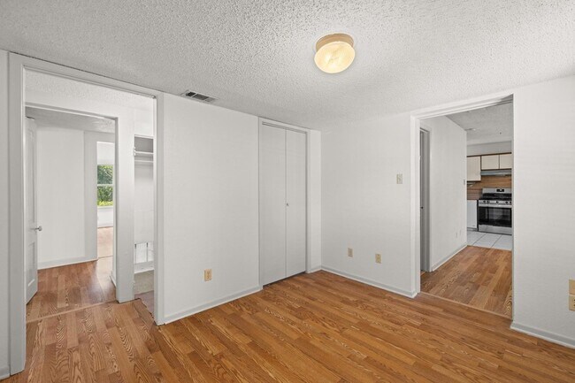Building Photo - 701 1/2 S Walnut Street Unit