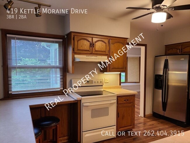 Building Photo - 419 Kettle Moraine Dr