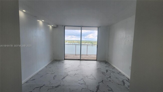 Building Photo - 1301 NE Miami Gardens Dr