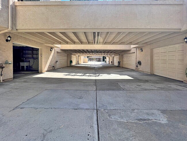 Building Photo - 9993 Paseo Montril
