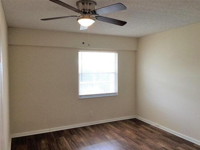 Building Photo - 551 SW 135th Ave