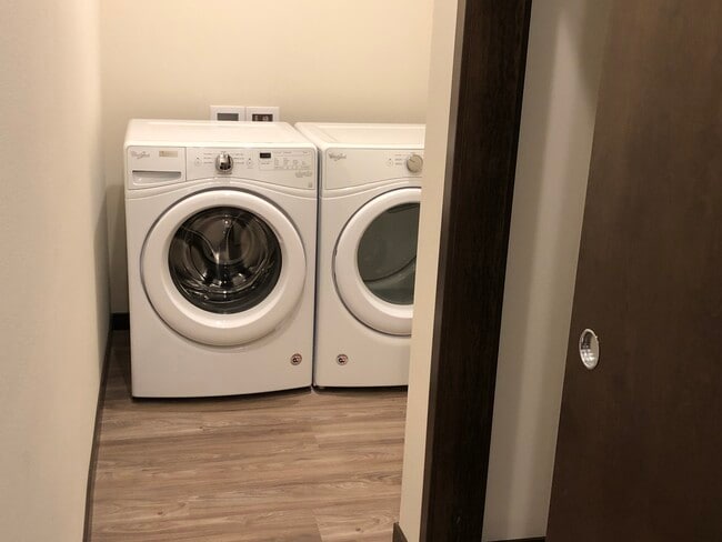 Building Photo - 1902 Tyrol Ter