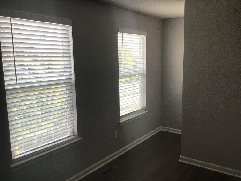 Building Photo - 1141 Promenade Dr