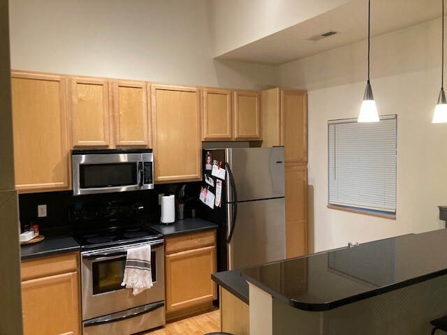 Building Photo - 7600 Lyndale Ave S