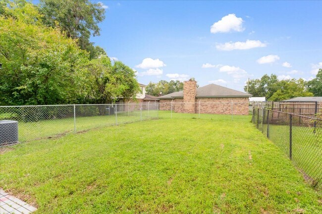 Building Photo - Move-In Special: $300 Off First Month if You Move on or before Feb 28, 2026!