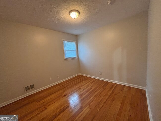 Building Photo - 1451 Prospect Rd