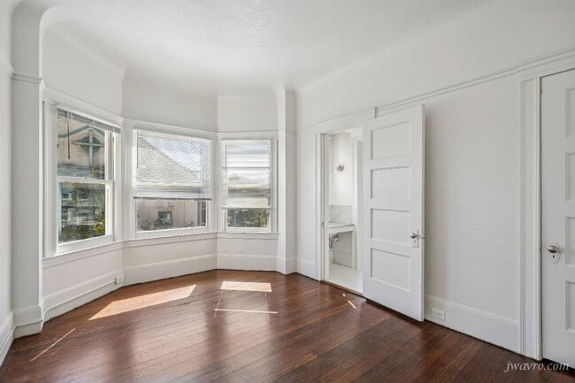 Building Photo - 1704 Steiner St