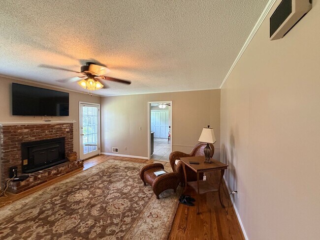 Building Photo - 839 Malibu Dr
