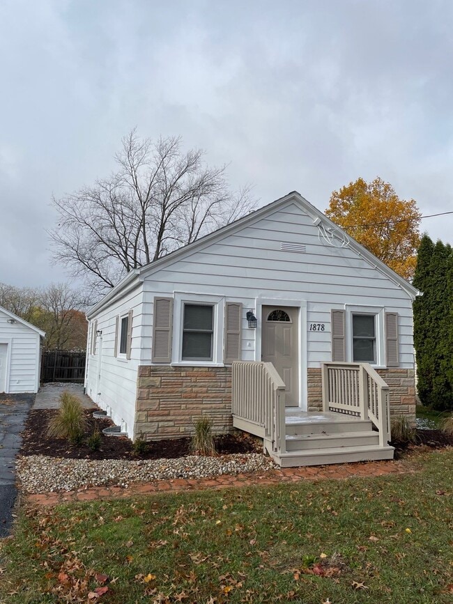 Primary Photo - 1878 Sequoia St