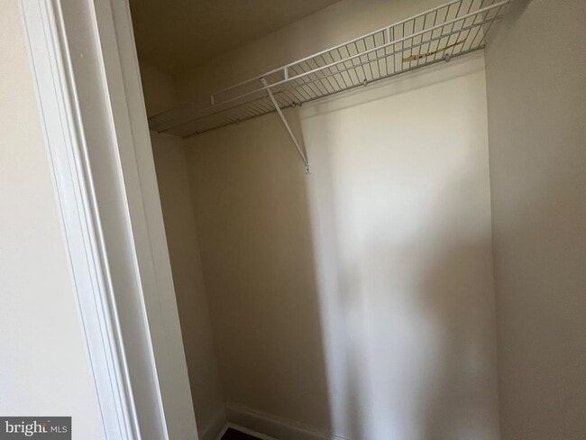 Building Photo - 740 Vernon Rd