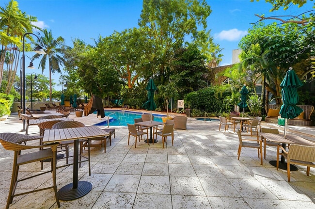 Building Photo - 2951 S Bayshore Dr