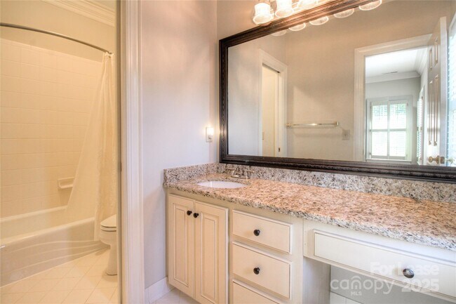 Building Photo - 1222 Weddington Hills Dr