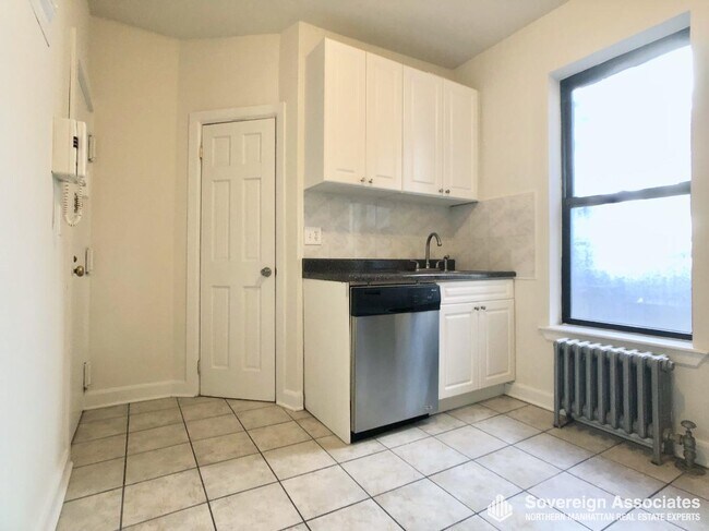 Building Photo - 401 E 68th St