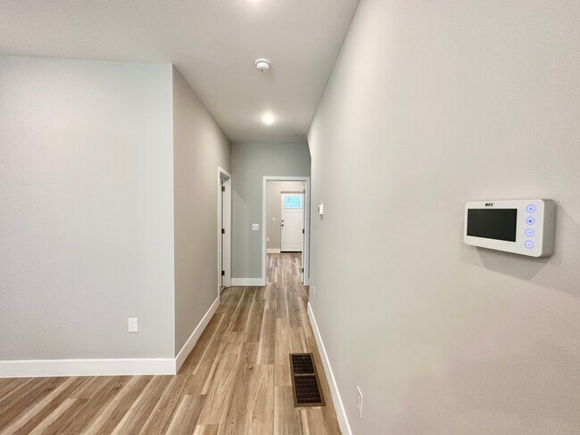 Building Photo - 2009 N Darien St