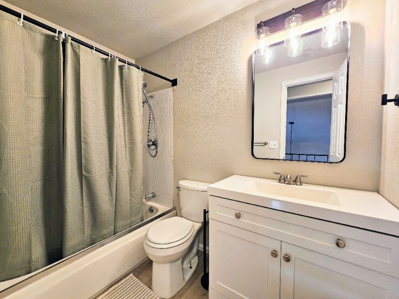 Building Photo - 9210 Meade St