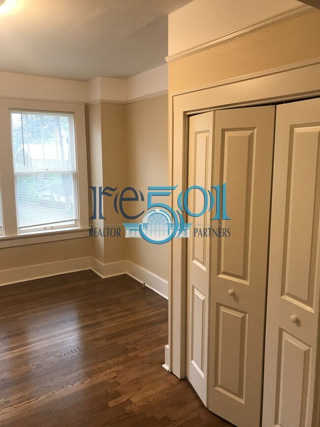 Building Photo - *New Price*  Newly Renovated Immaculate Co...