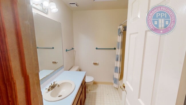 Building Photo - Hidden Springs in West Linn! Pets Friendly! Room To Roam