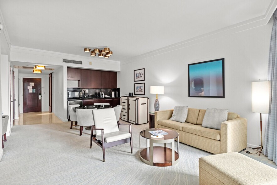 Building Photo - 4360 Collins Ave