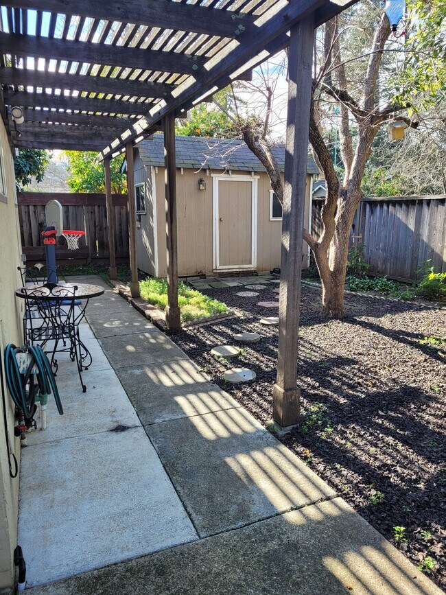 Building Photo - 6487 Hidden Creek Dr