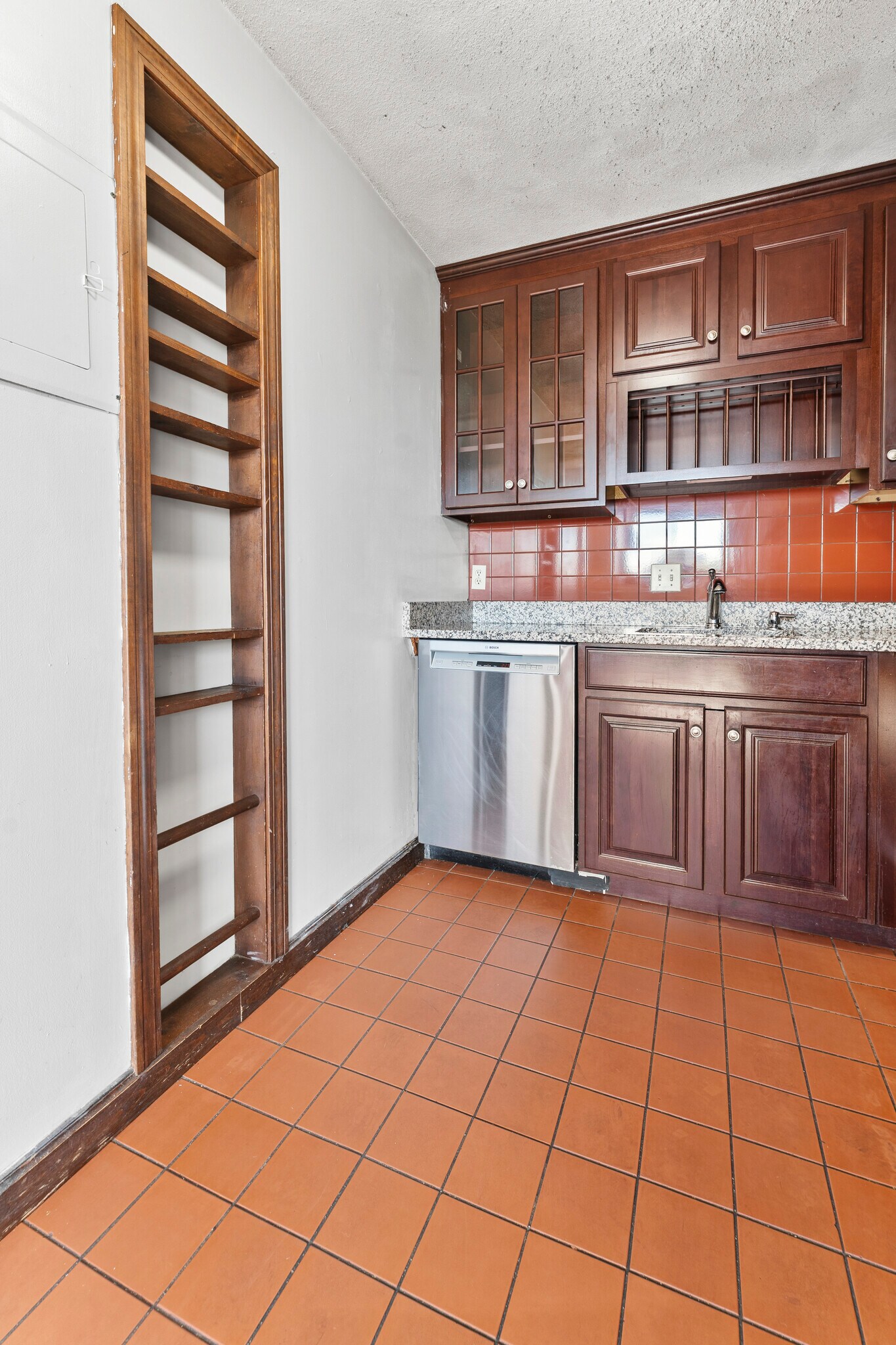kitchen - 660 Tremont St