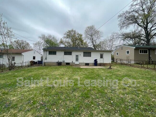 Building Photo - 145 Clearview Dr