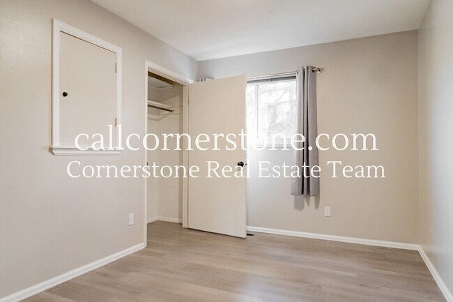 Building Photo - 1320 Verde Dr