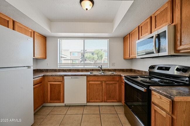 Building Photo - 10802 N 16th Ave