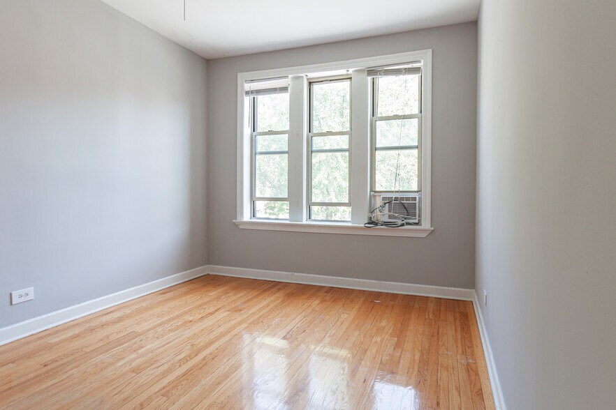 Building Photo - 540 W Aldine Ave