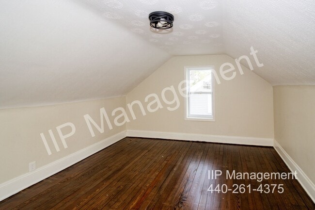 Building Photo - 2127 Rossmoor Rd