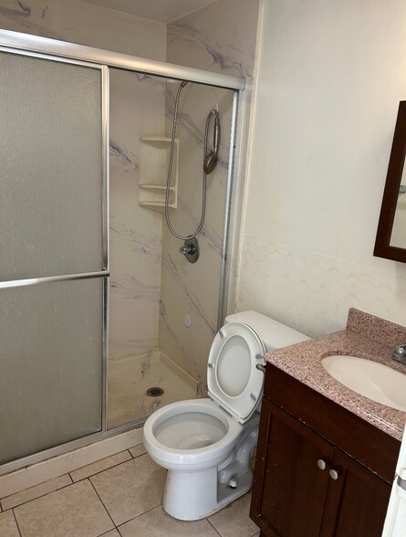 Building Photo - 2828 Kalihi St
