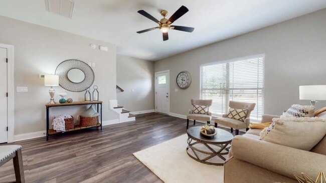 Living area - 555 Gresham Ln