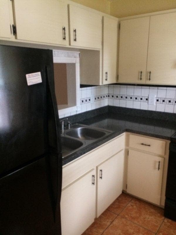 Building Photo - Two Bedroom Two Bath Duplex!