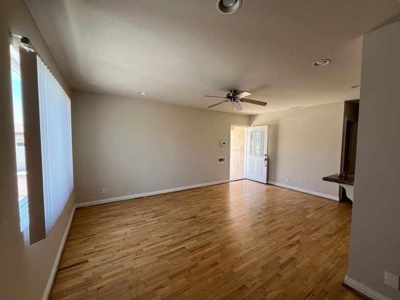 Building Photo - 1046 W 187th Pl