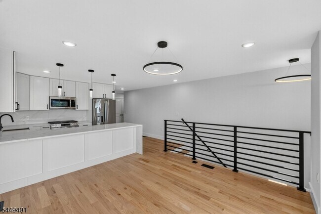 Building Photo - 62 Hillside Ave