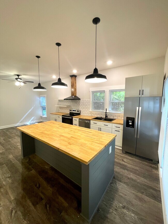 Building Photo - 113 N Patterson St