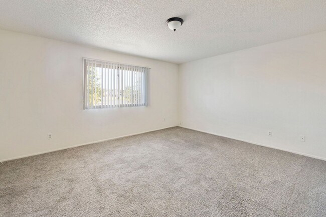 Building Photo - Moon Valley Townhouse at 7th and T-Bird!