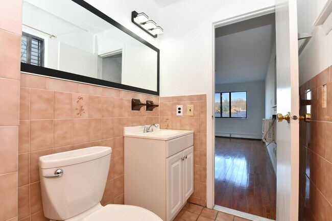 Building Photo - 1308 46th St