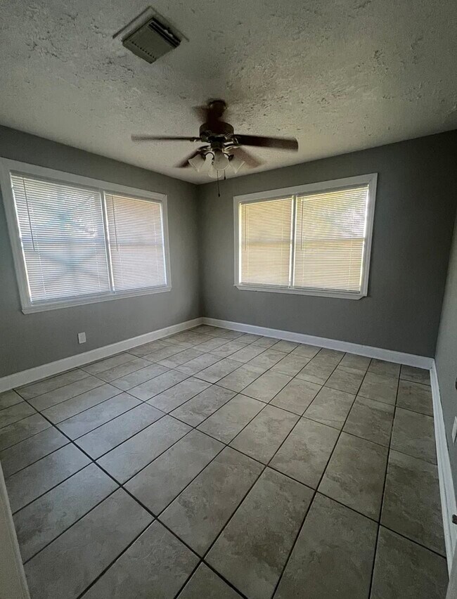 Building Photo - 8601 Homewood Ln