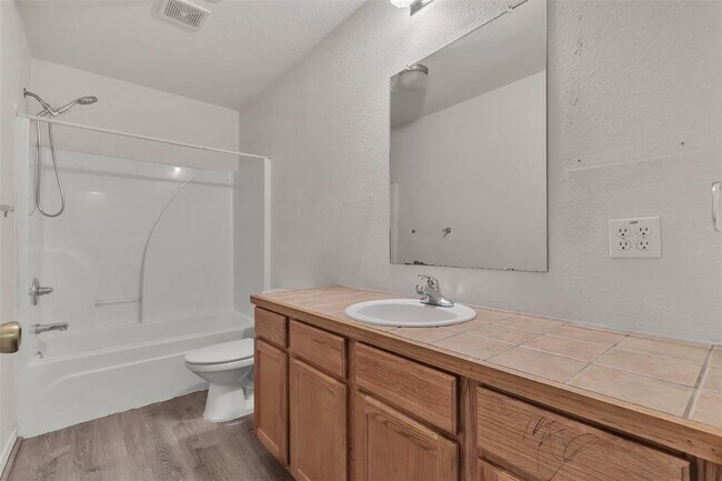 Building Photo - 112 Sandstone Dr