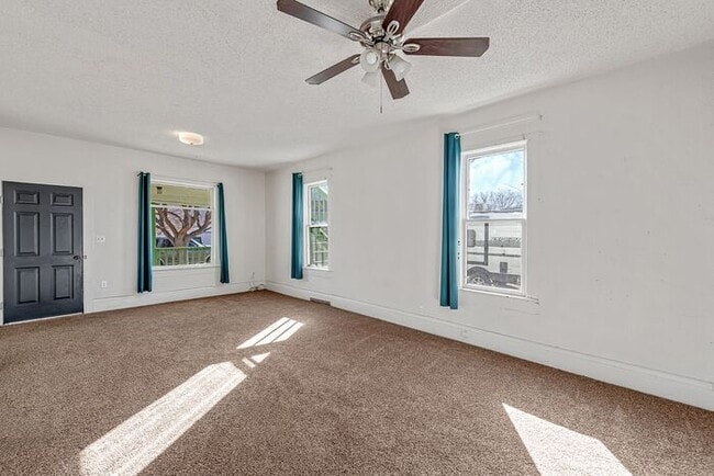 Building Photo - Charming 2-Bedroom Victorian Unit in the Heart of Palisade