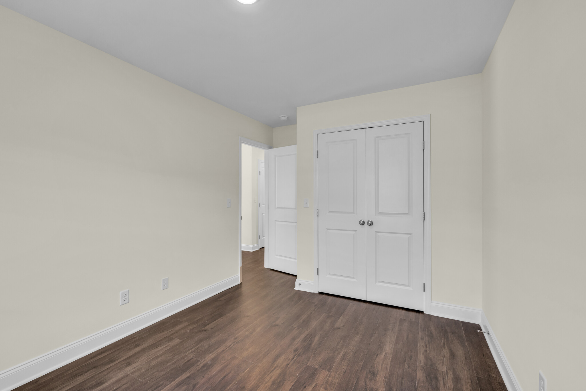 Building Photo - 5550 Stream Ln