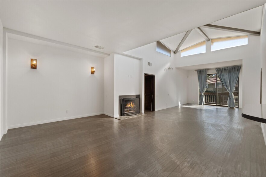 Building Photo - 2175 S Beverly Glen Blvd