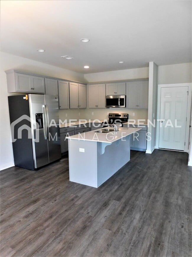 Building Photo - 7996 St.James Dr